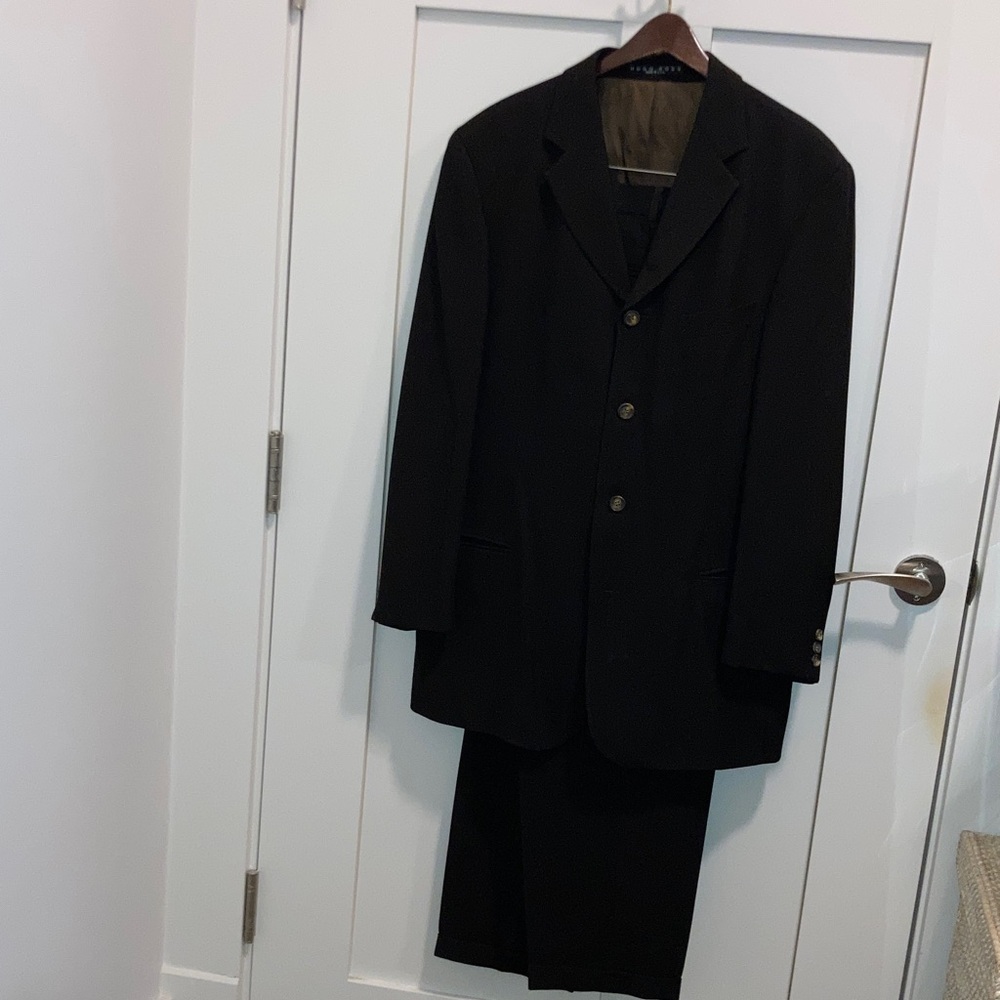 Hugo Boss Elegant Black Suit